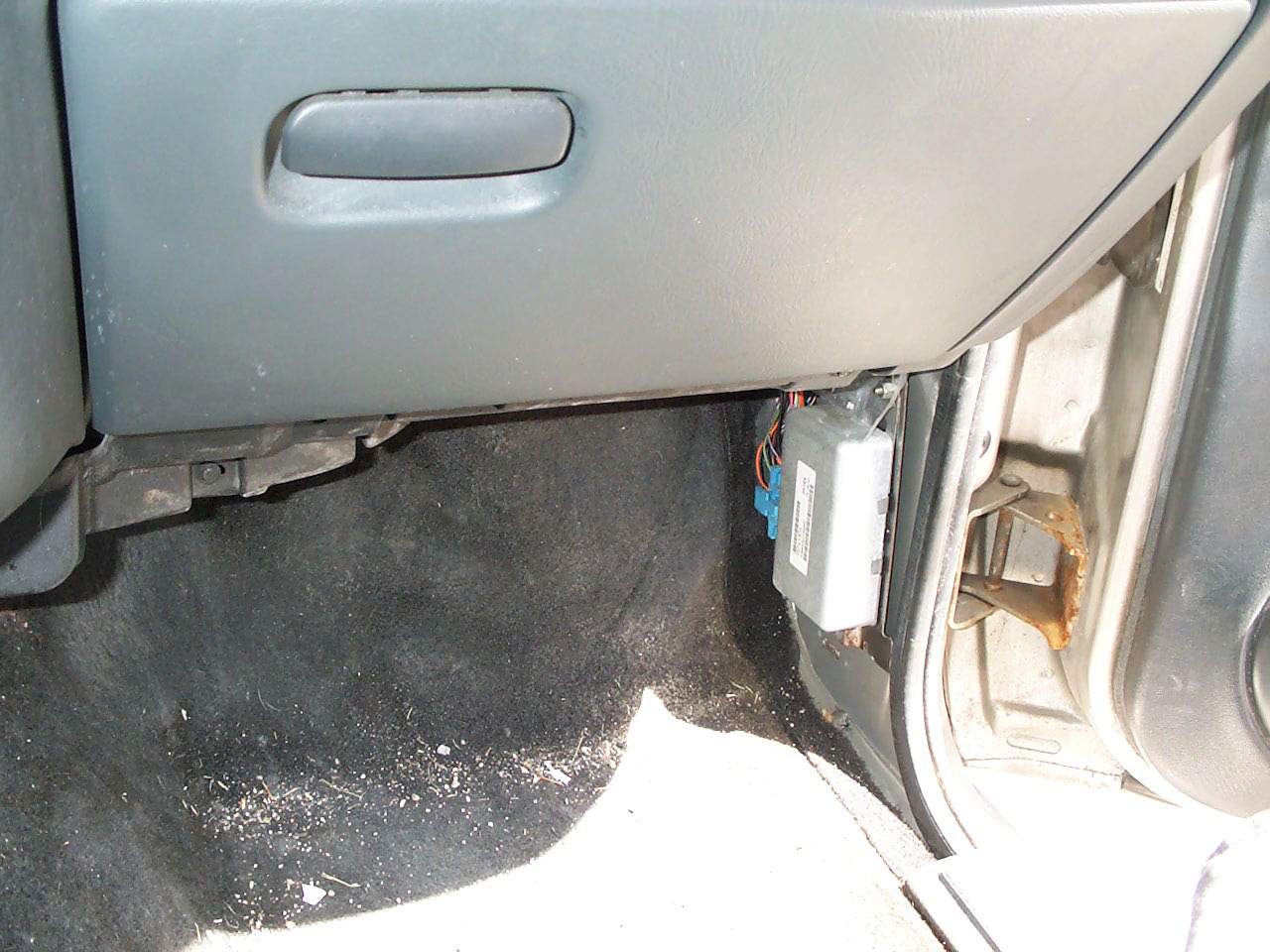 thumbnail image 2 of Transfer Case Vacuum Switch For Chevy S10 Blazer GMC Sonoma Olds Bravada 4WD 4x4 - TRQ Direct Replacement 2 of 5